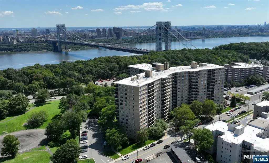 2200 N Central Road 14t, Fort Lee