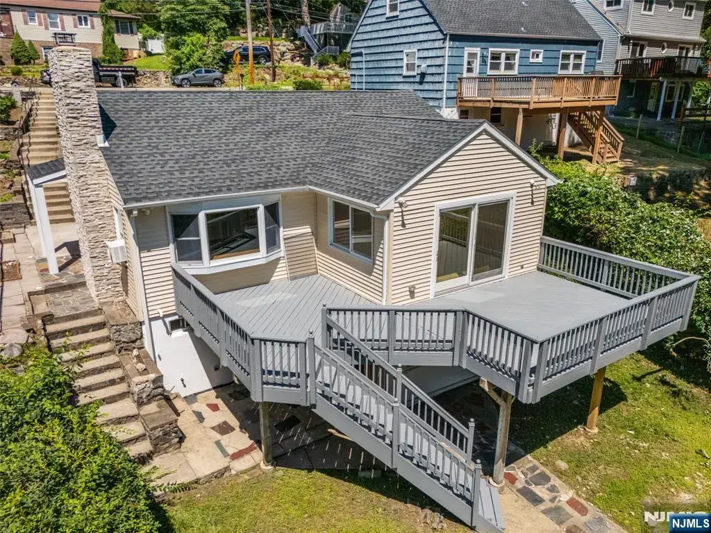 235 Skyline Lake Drive, Ringwood