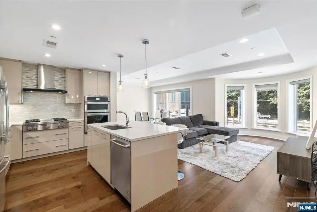 100 Eton Row 203, Weehawken