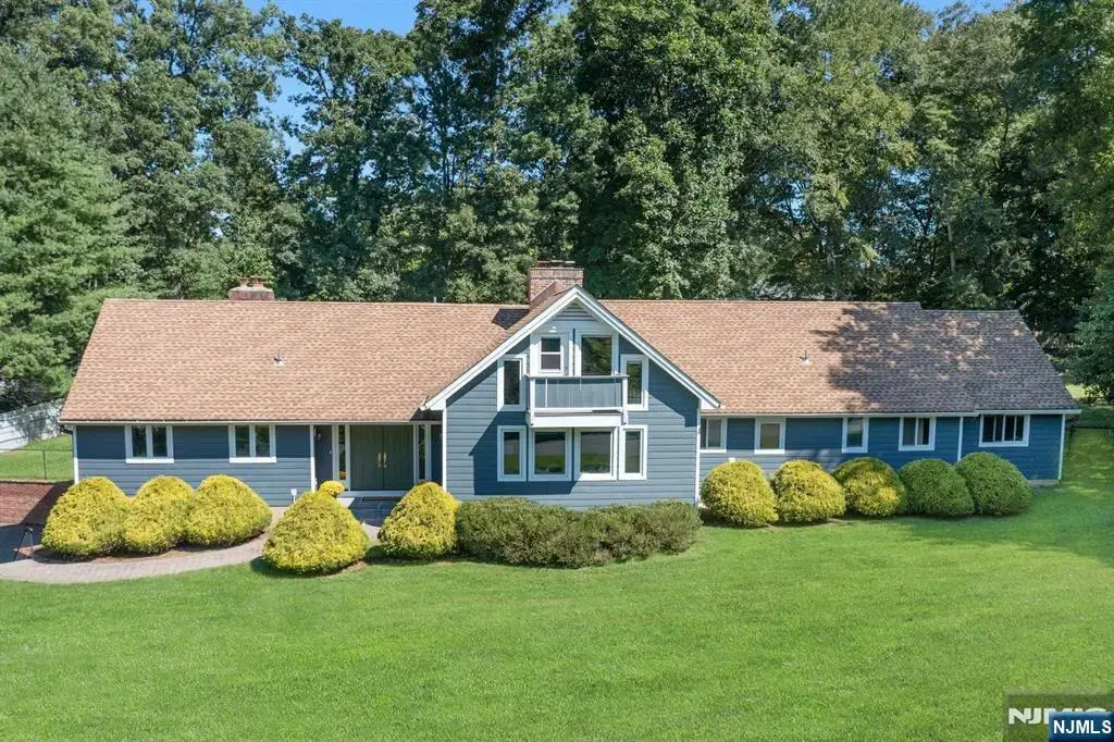 15 Candlestick Lane, Upper Saddle River