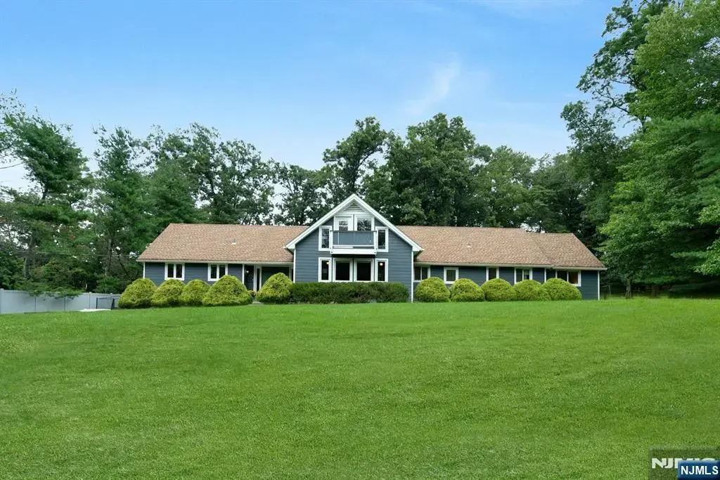15 Candlestick Lane, Upper Saddle River