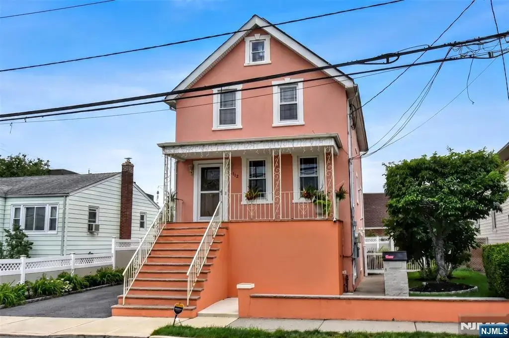 112 Pink, Hackensack