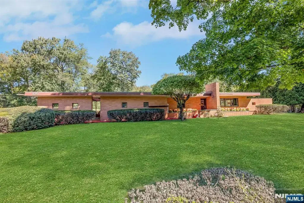 170 Pulis Avenue, Franklin Lakes