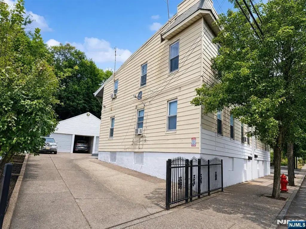 25-33 Belmont Avenue, Paterson