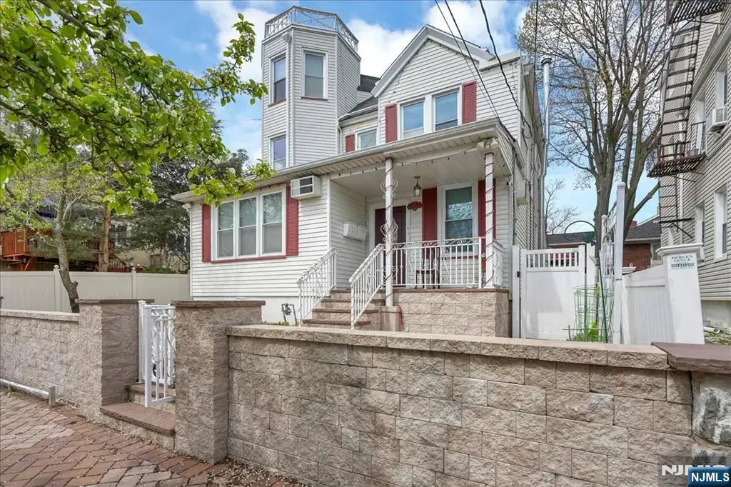 113 Oakwood Avenue, Cliffside Park