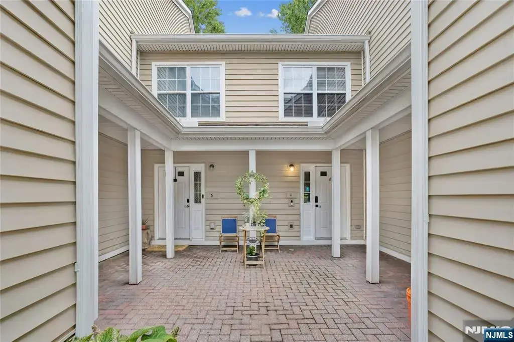 4 Springholm, Berkeley Heights