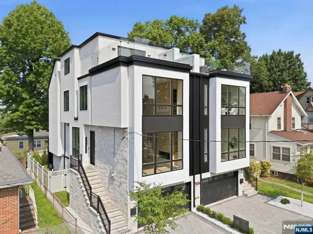 1017 Kingsland Lane, Fort Lee