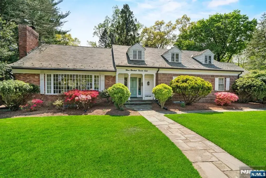 328 Ridgewood, Ridgewood