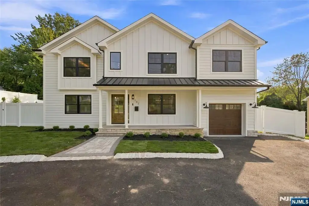 182 W Grand Avenue, Park Ridge