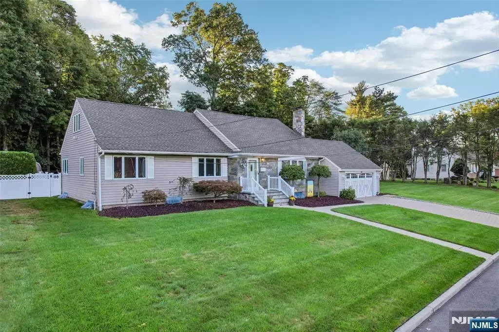 20 Colonial Road, Emerson
