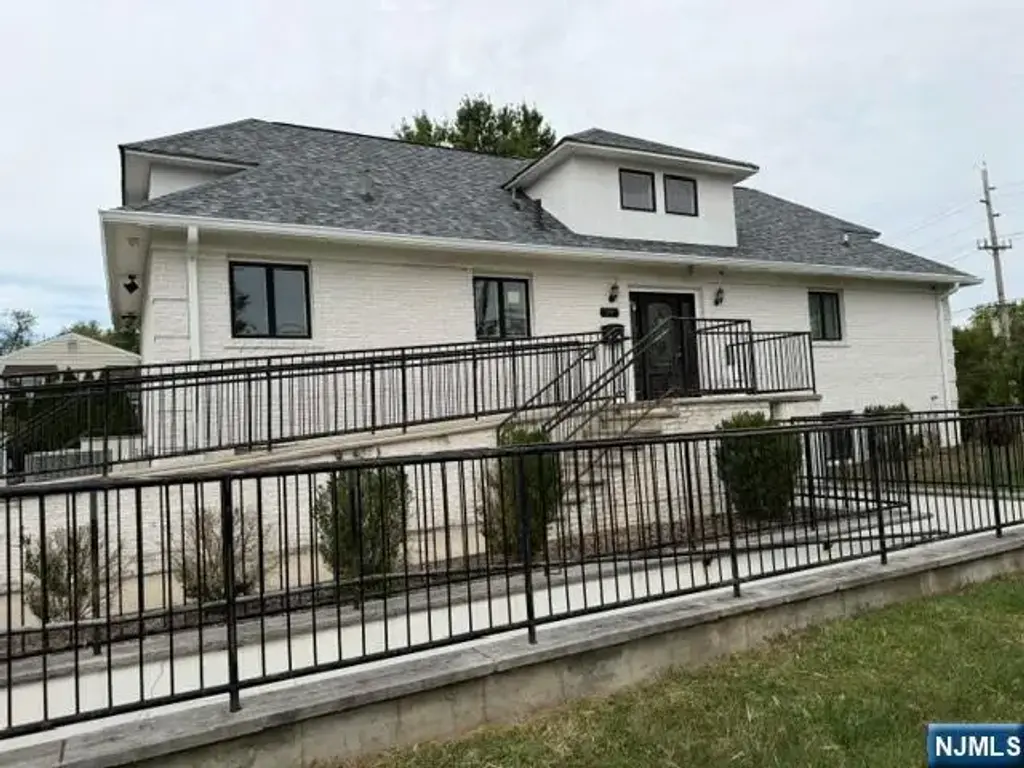 12-04 Saddle River Road 1, Fair Lawn