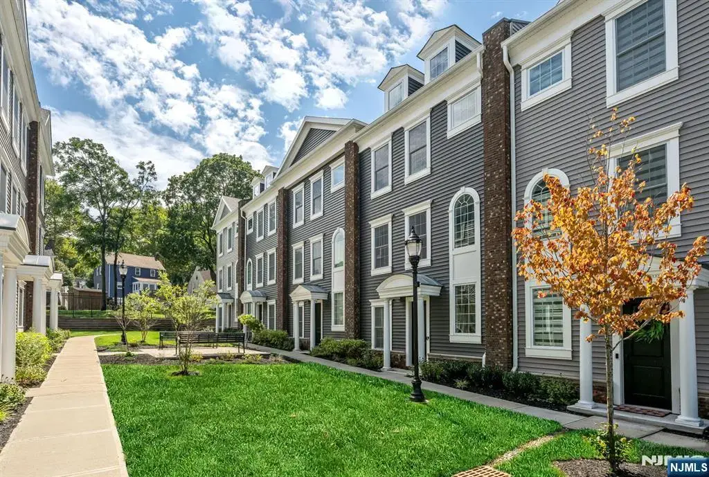 68 Parkside Lane 68, Teaneck