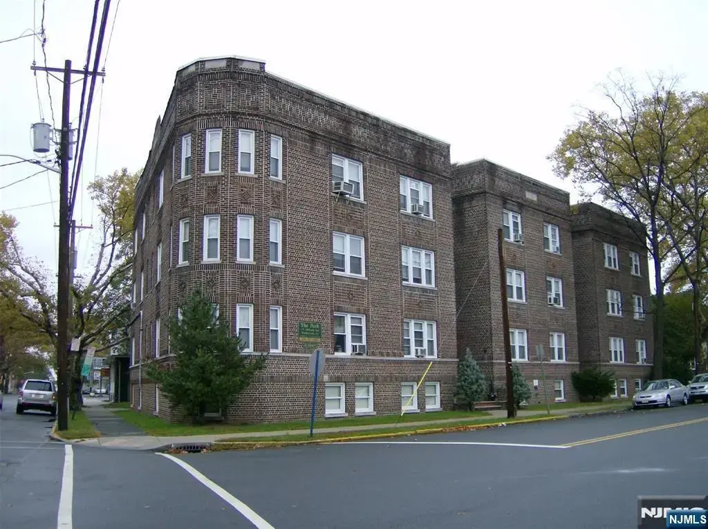 1 Addison 19, Rutherford