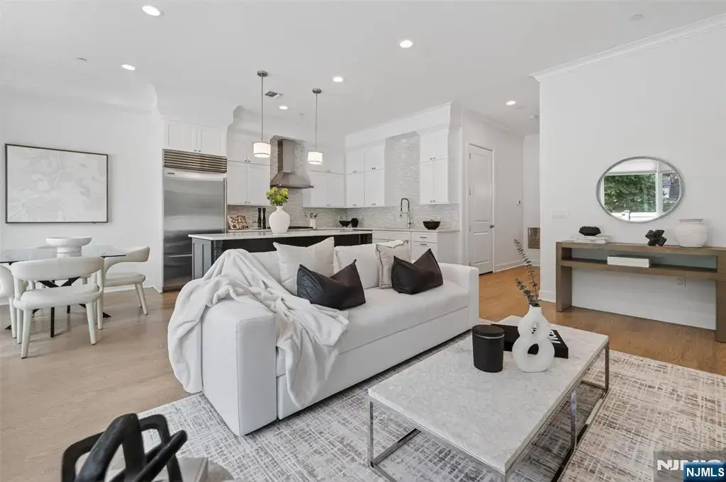 15 Gabriel Court 15, Paramus