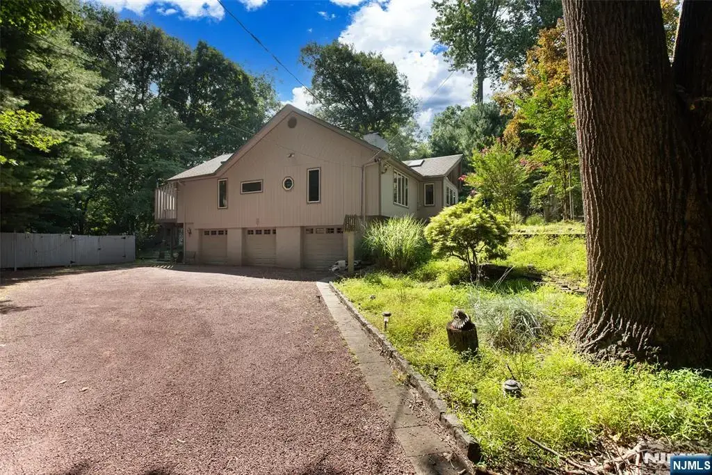 20 Parker Place, Upper Saddle River