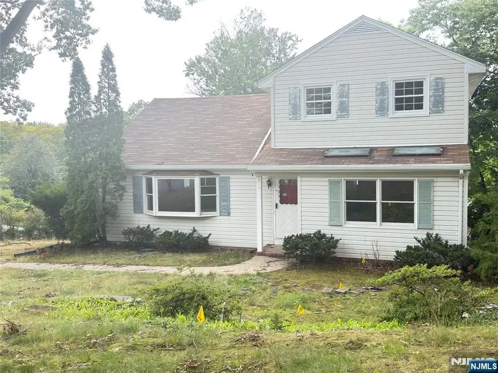 89 Circle Drive, Paramus