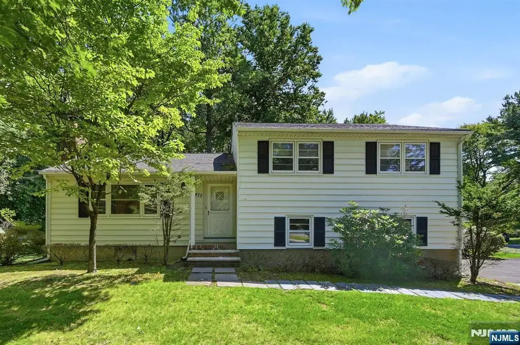472 Cedar Hill Avenue, Wyckoff