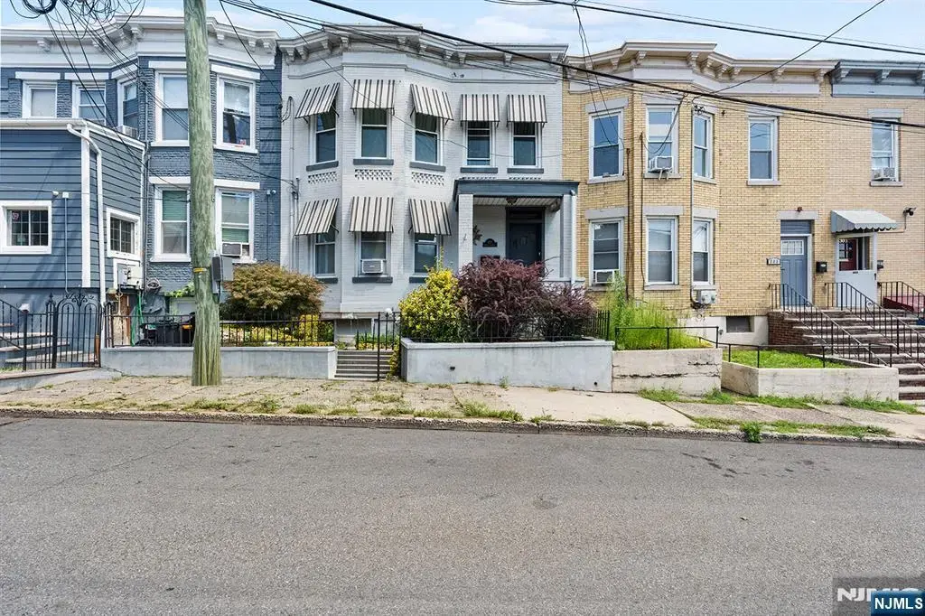 307 Henry 2, Fairview