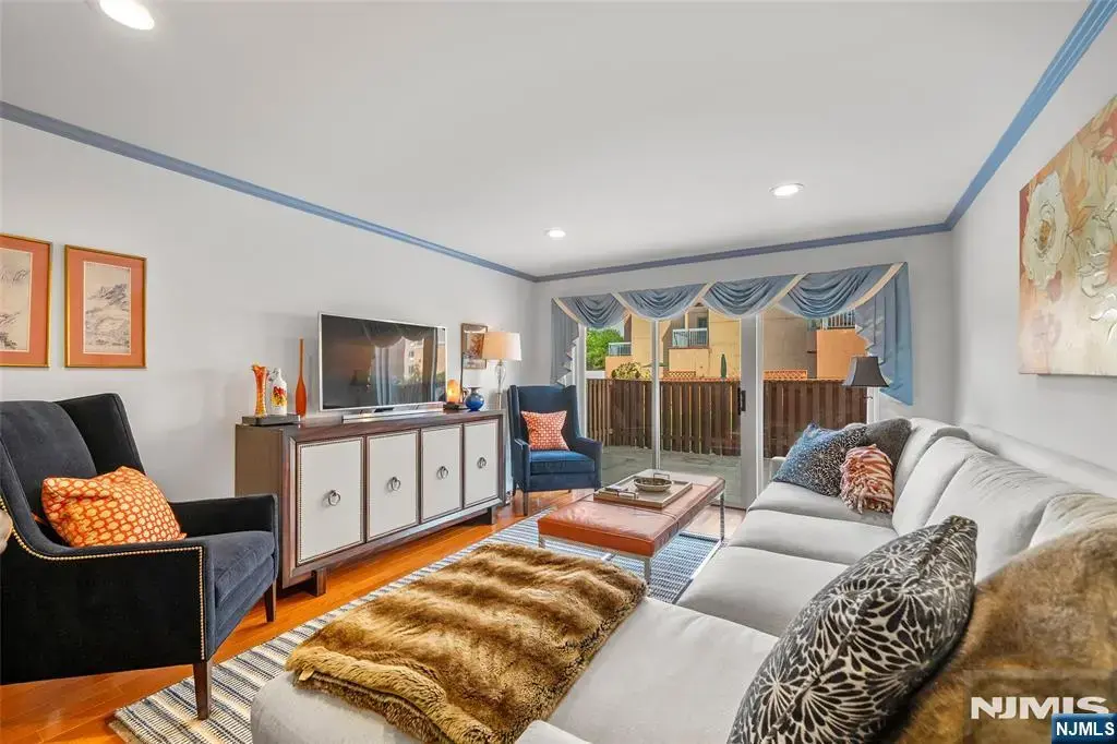 303 Ellery Court 303, Edgewater