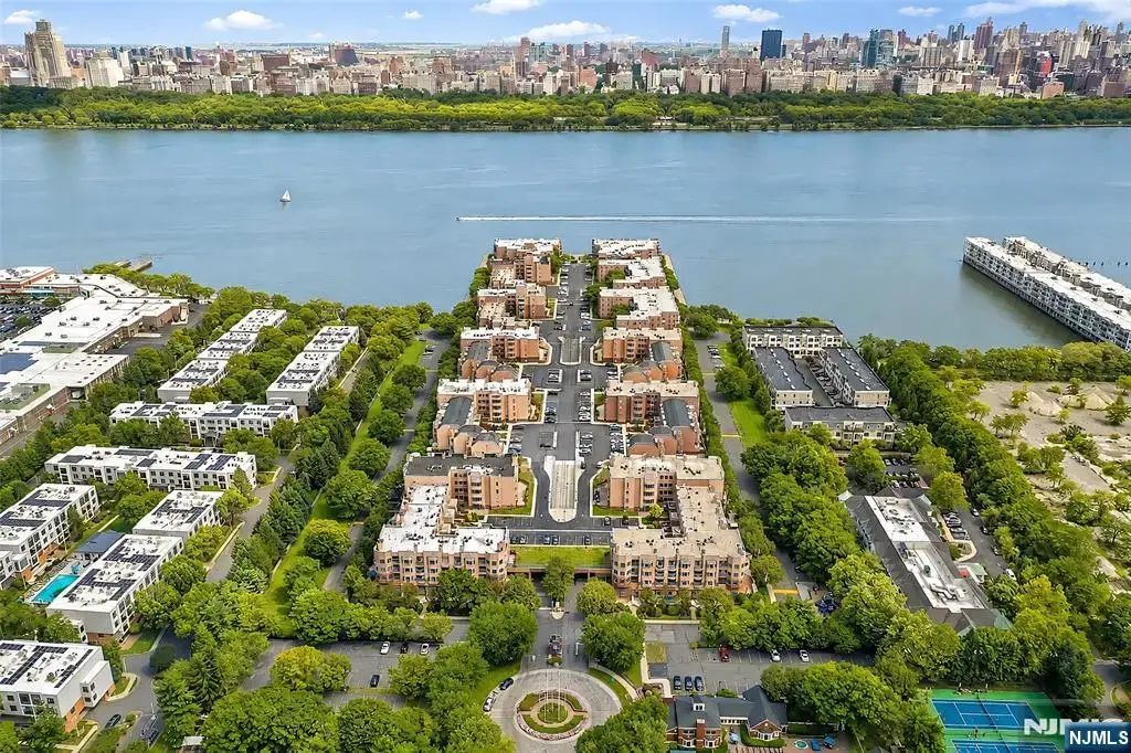 303 Ellery Court 303, Edgewater