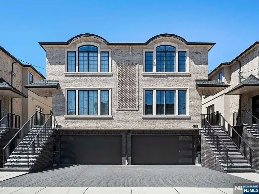 227 12th 227, Palisades Park