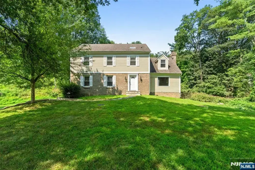 215 Oak, Wyckoff