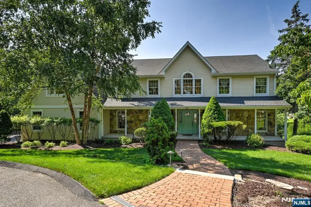 416 Hidden Valley Court, Wyckoff