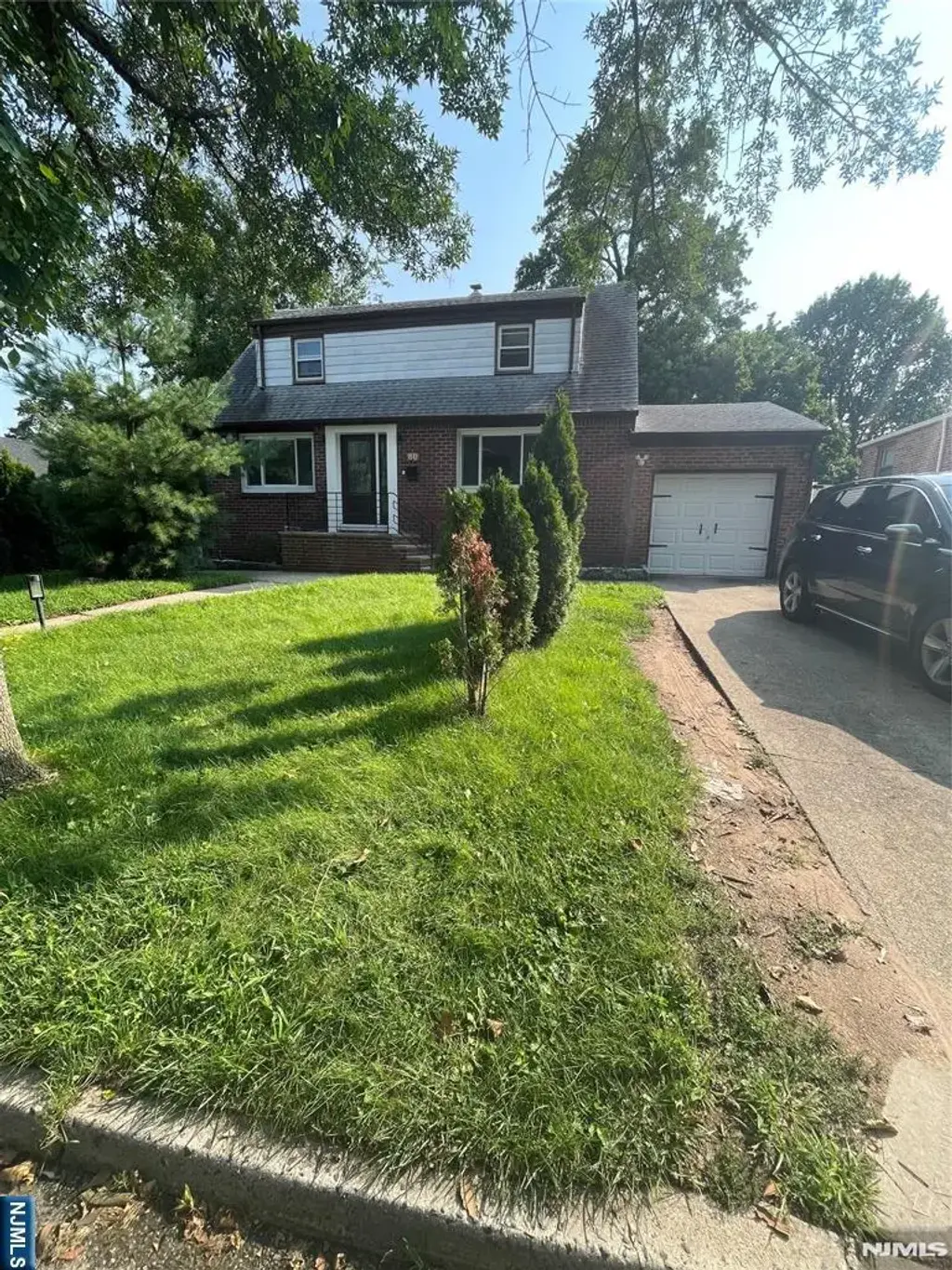 80 Circle Drive, Teaneck
