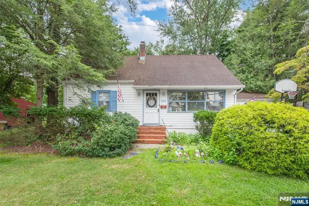 234 E Glen Avenue, Ridgewood