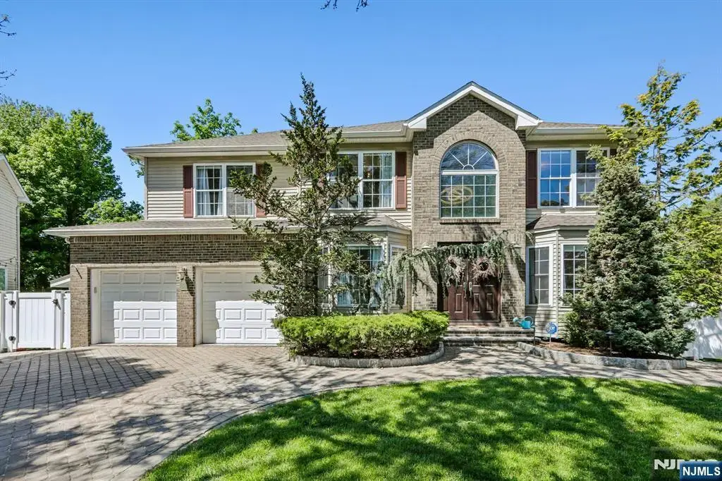745 Gettysburg Place, Paramus