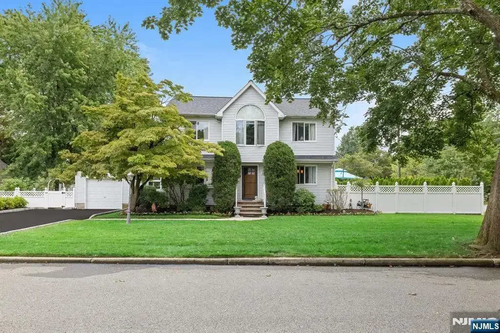 663 Plympton Street, New Milford