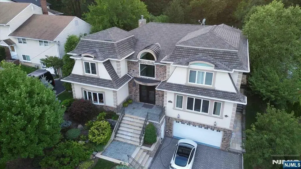 412 Valley View Avenue, Paramus