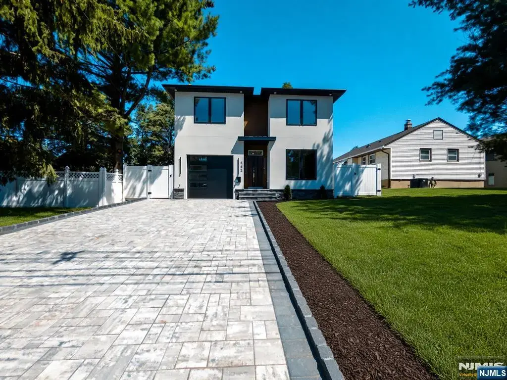 662 Jefferson Avenue, Twp of Washington