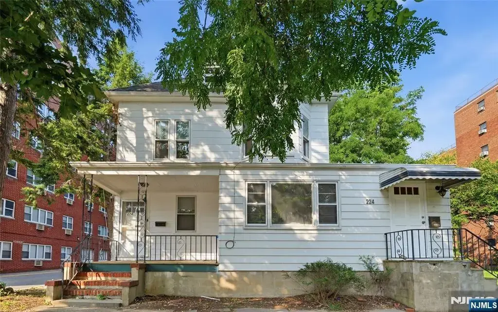 220 Anderson, Hackensack