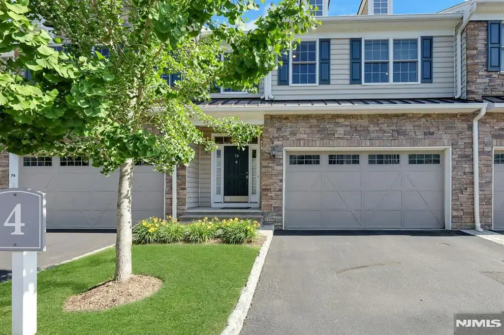 78 Autumn Way 15, Montvale