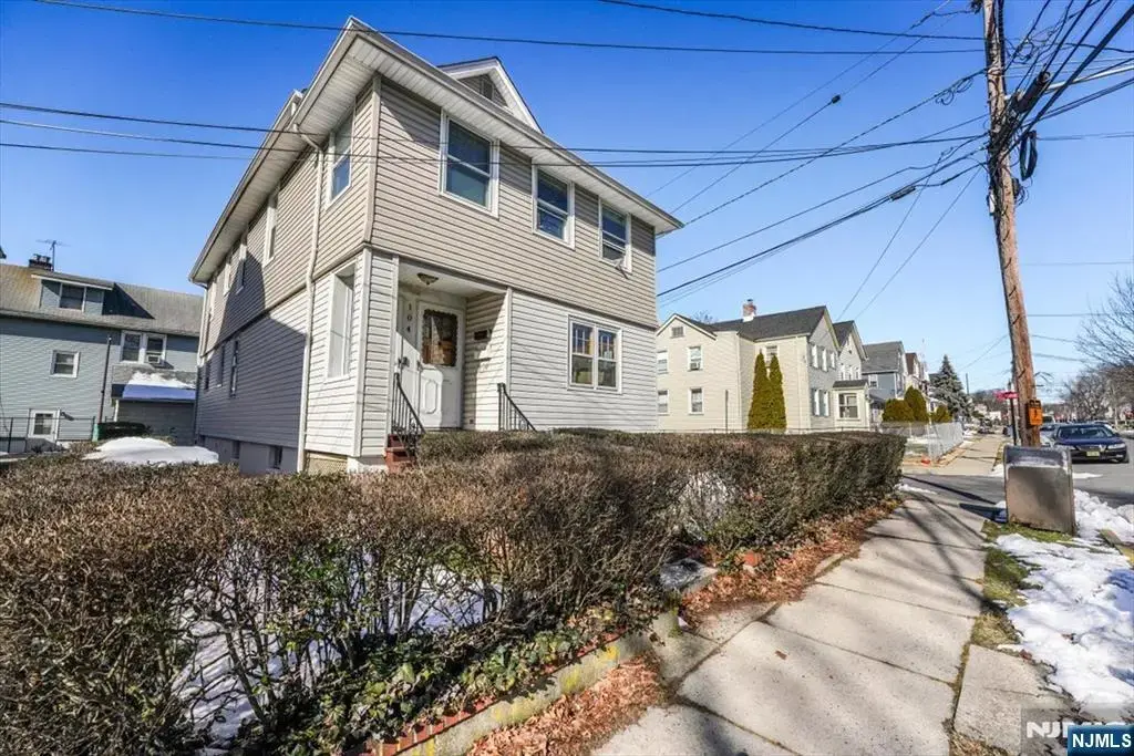 104 Walnut 1, Bloomfield