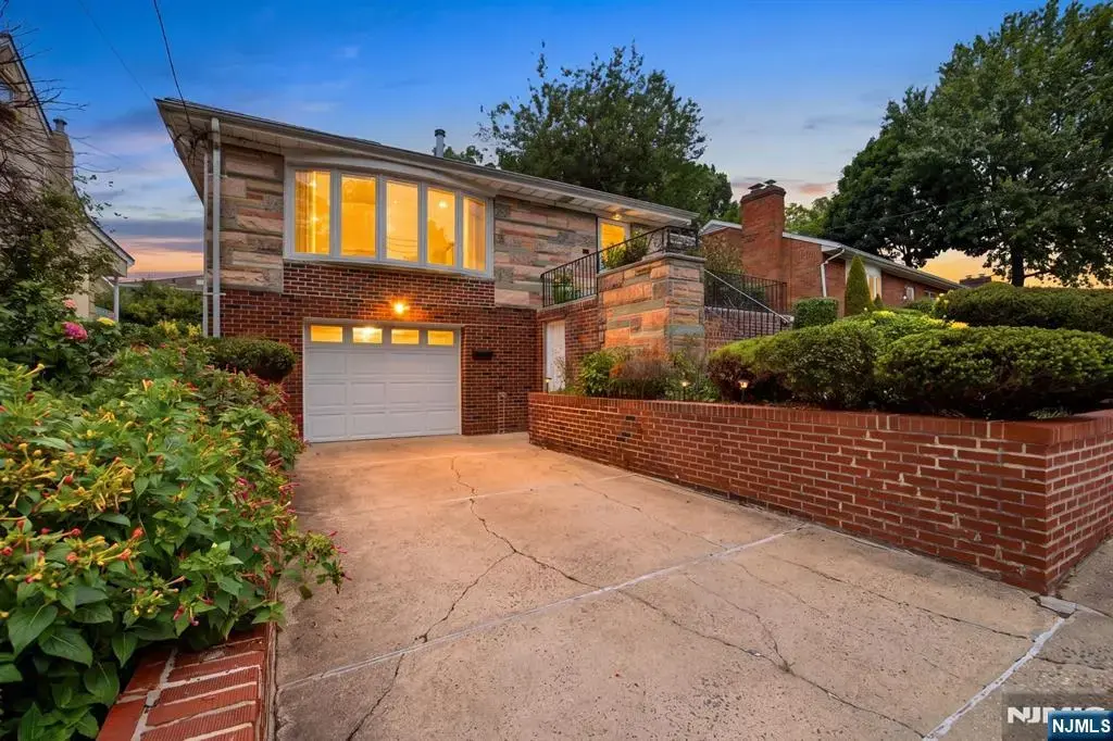 1047 Inwood Terrace, Fort Lee