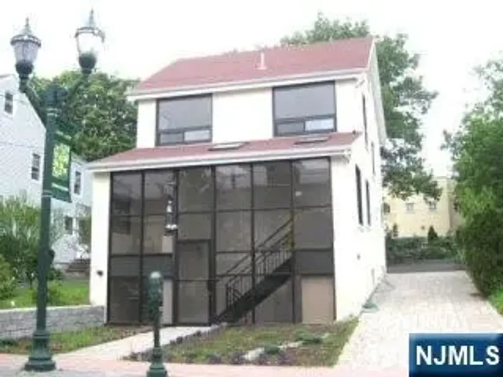 1633 Center Avenue, Fort Lee