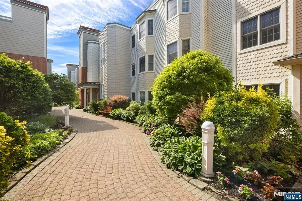 345 The Promenade, Edgewater