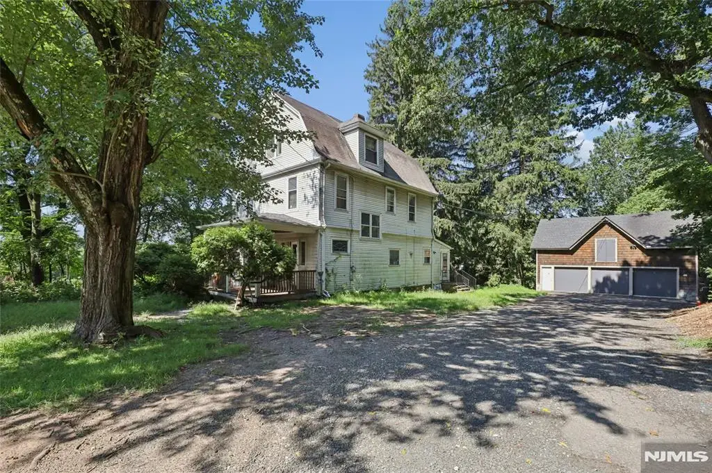 37 Livingston Avenue, Roseland