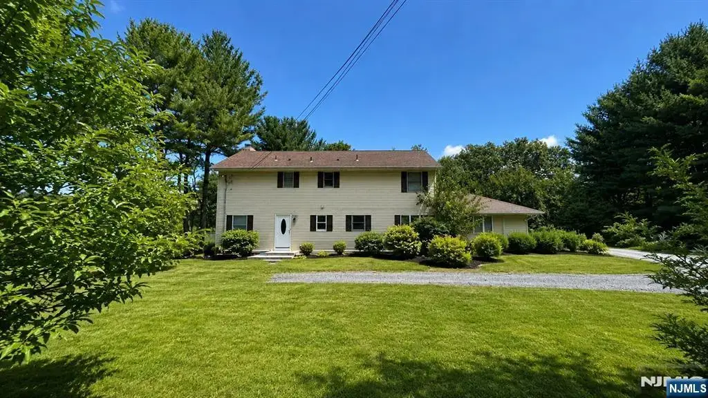 121 Rabbit Hill Road, West Windsor