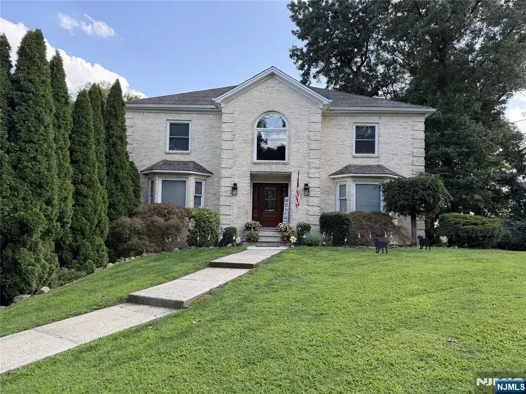 17 Rosenbrook Drive, Lincoln Park Borough