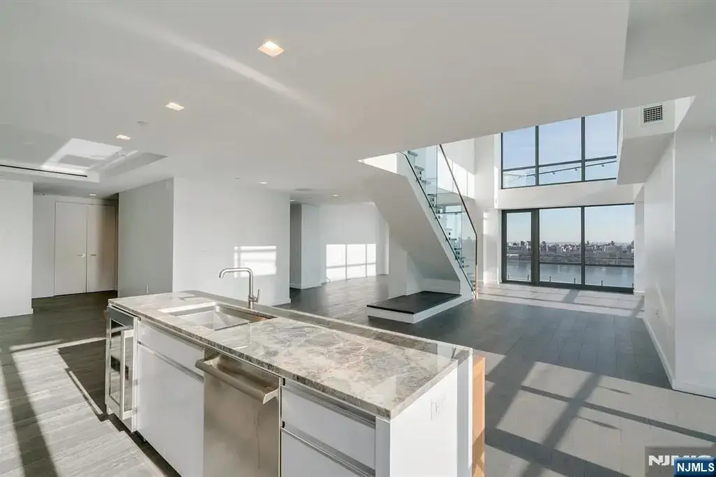 320 Adolphus Avenue 1415, Cliffside Park