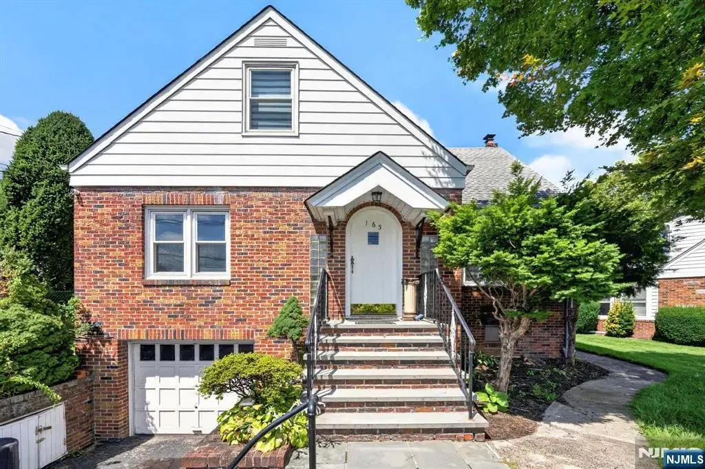 165 Oak Grove, Hasbrouck Heights