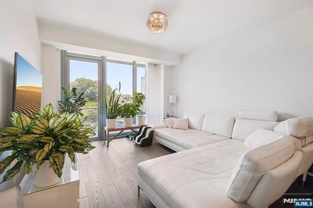 320 Adolphus Avenue 410, Cliffside Park