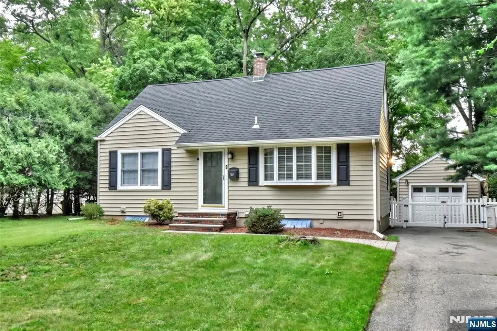 367 S Pleasant Avenue, Ridgewood