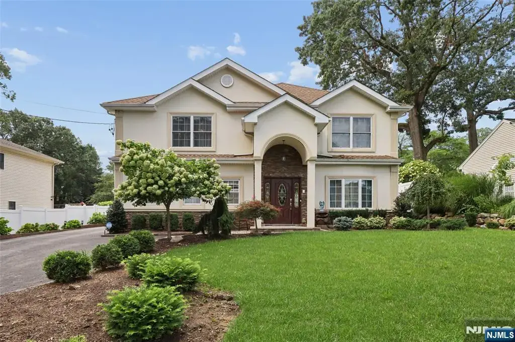 238 Monroe Avenue, Paramus
