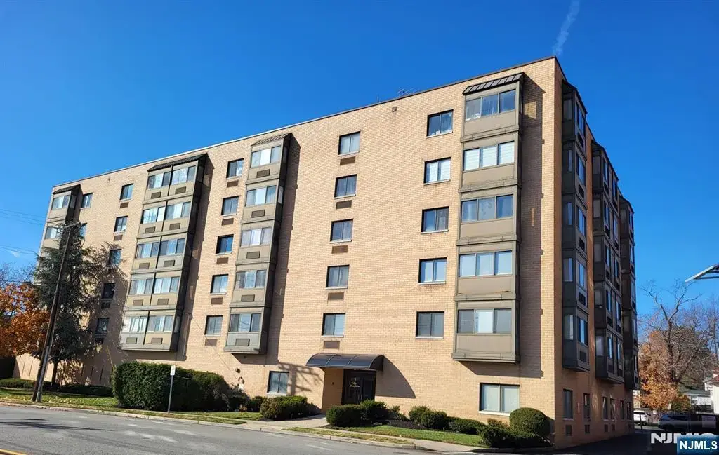 5 Linden 2j, Hackensack