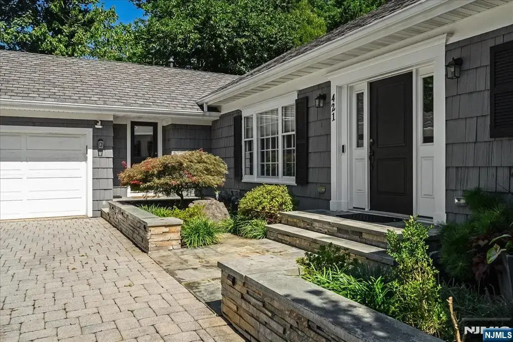 421 Ridgewood Avenue, Glen Ridge