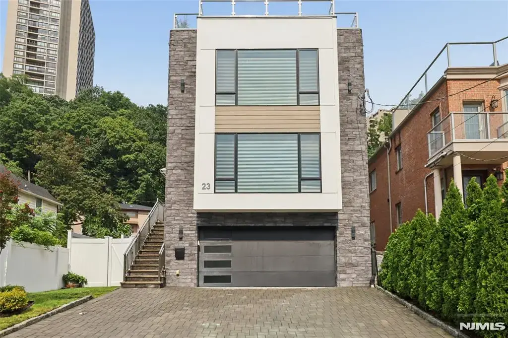 23 Lasher Lane, Edgewater